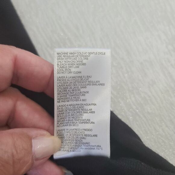 H Halston women's black Sleeveless top gold button detail Size Medium office - Picture 7 of 9